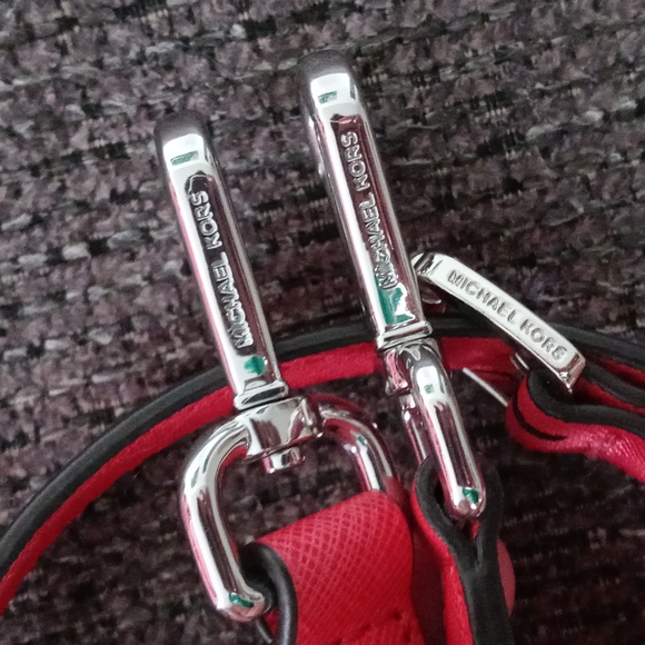 π΄SOLDπ΄πRARE/HTF Michael Korsπ - Cynthia Small Coral Chevron Saffiano Leather - Picture 15 of 16